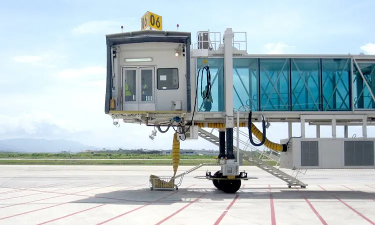 Passenger boarding bridge on the apron at Tocumen, Panama