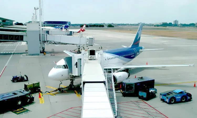 Boarding bridge connected to an aircraft on the apron of an airport in Ecuador