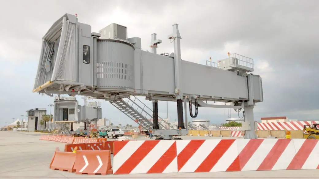 Passenger boarding bridge supplied by APS LATAM at an airport in Mexico