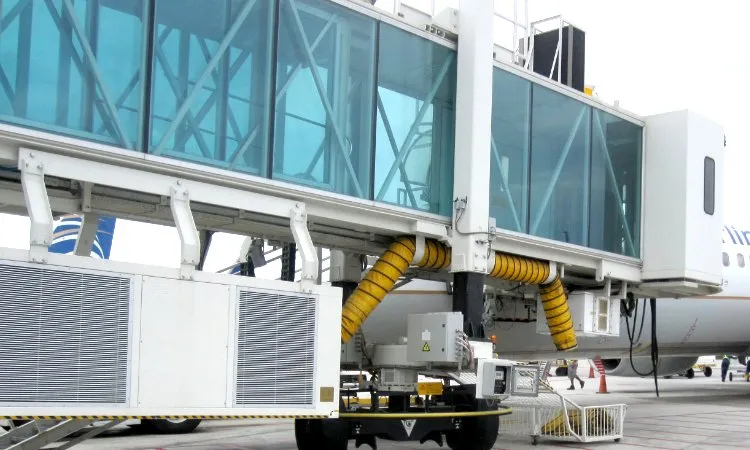 Boarding bridge with a pre-conditioned air unit in Panama