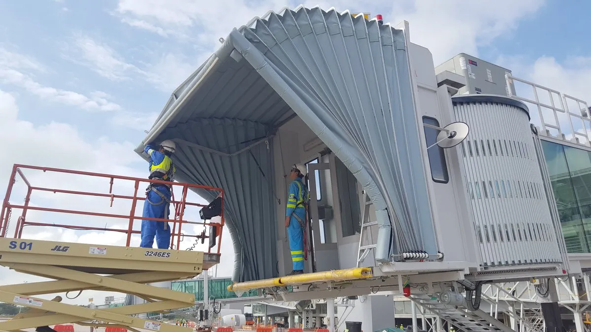 Boarding bridge supplied by APS LATAM on the apron of an airport in Colombia
